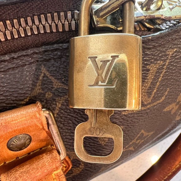 Classic vintage Louis Vuitton Alma bag